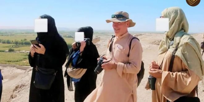 طالبان چهره زنان گردشگر خارجی را پوشاند!/ عکس | ارزان تور